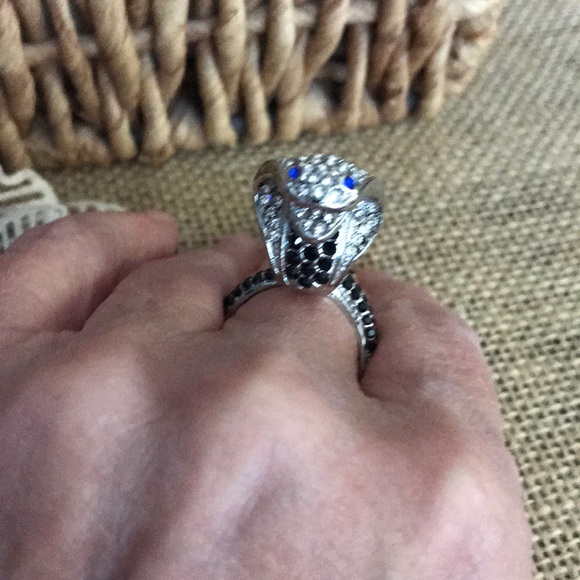 The Metal Daisy Jewelry - 3D Snake  Ring Austrian Crystal & Stainless Steel